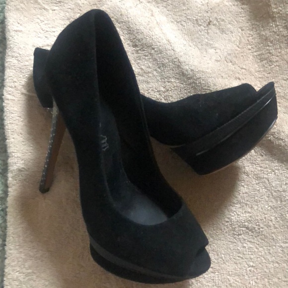 heels - Picture 2 of 3